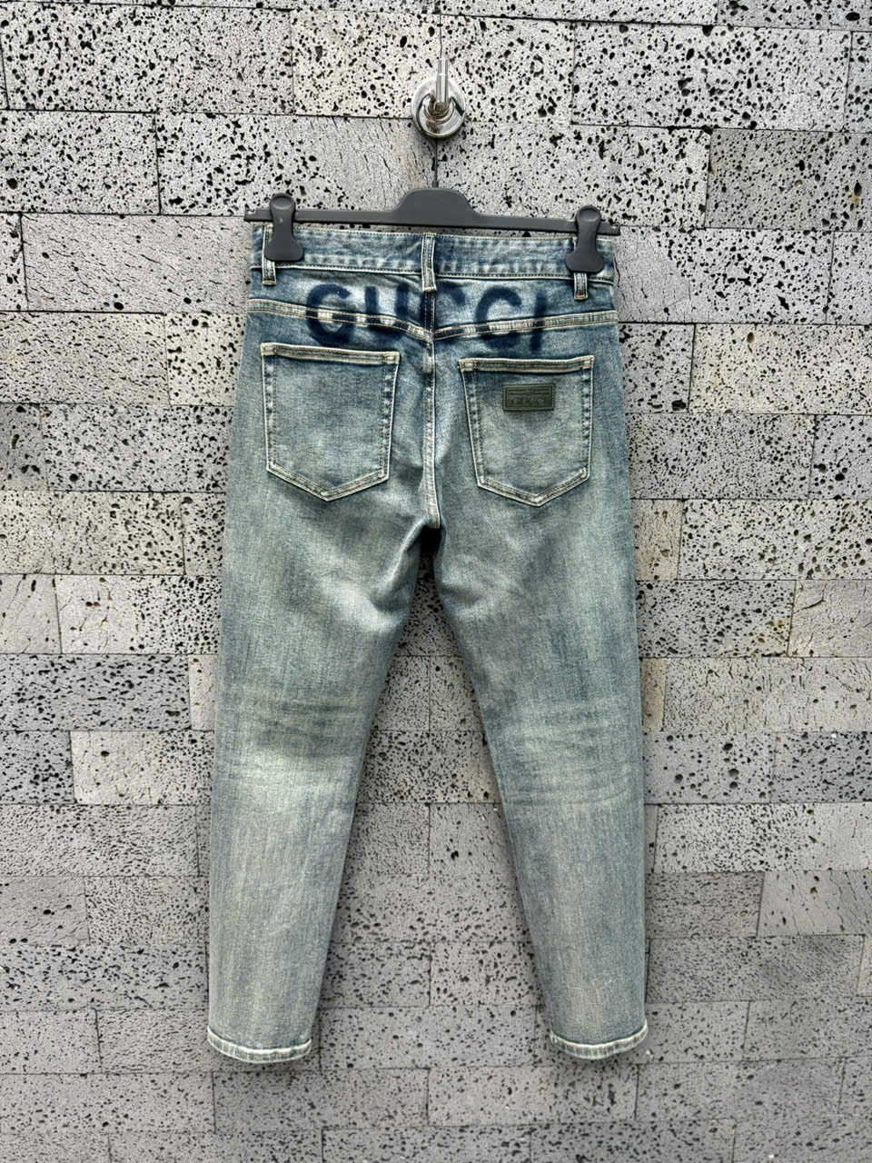 Quần Jean Gucci GC Xanh bạc loang logo chữ cạp mông Like Auth NV